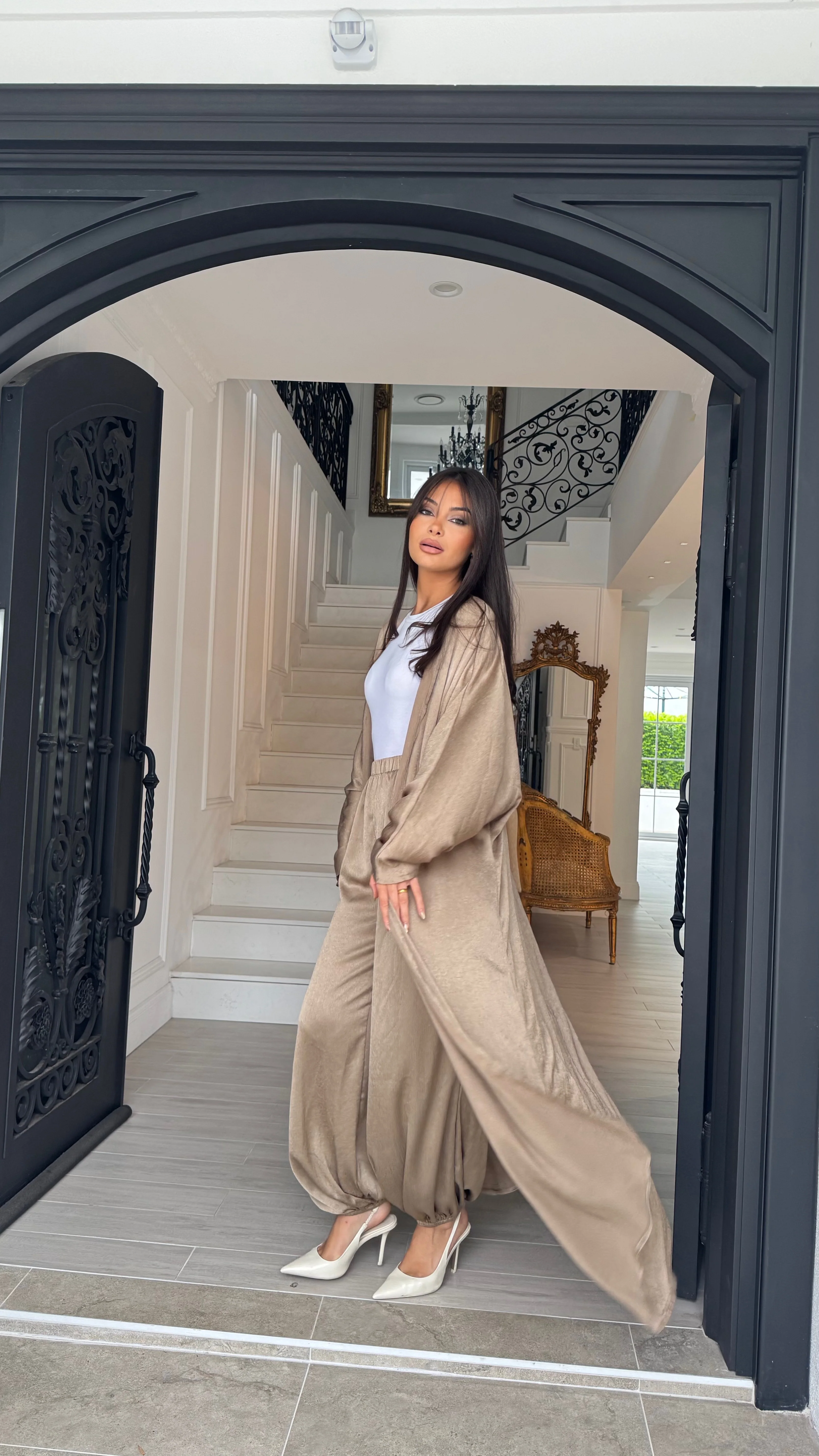 Alira Statement Set - Image 15
